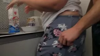 Banging fat girlfriend in the kitchen
