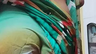 Indische Shemale im Saree gefickt