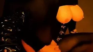 Crossdresser Domme POV schießt Sperma trägt Latexmaske