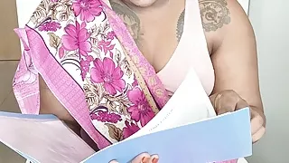 Secretary Ilaria wants her boss to jerk off to her