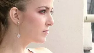 Betrügende Freundin wird vom Schwiegervater erwischt und gefickt