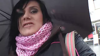 deutsche taschgeld schlampe zeigt fuer 10er Ihre Pussy