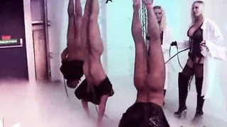 Freakige BDSM-Orgie mit versauten Babes in Dessous