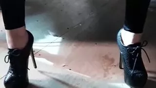 Wieder in meine High Heels gepinkelt