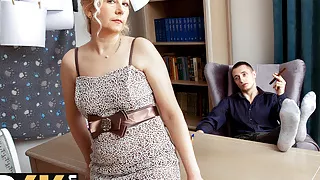 SHAME4K. Sex with mature is more important for private eye than money