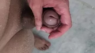 Meinen Schwanz unter der Dusche reinigen