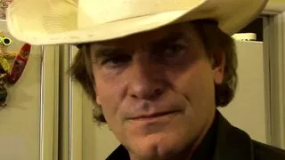 Teen squirtet waehrend hartem fick ab