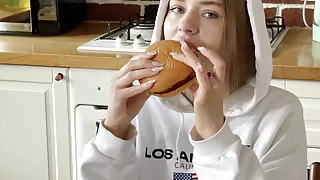 Californiababe wants more sauce in her burger