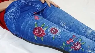 Priya ne apni pyasi machlti bur me apne step papa ka mota lund le liya aur sari rat mote lund se chudai krvai clear audi