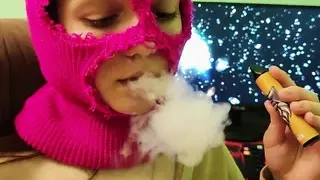 BEAUTIFUL GIRL – SEXY VAPING TO MUSIC!