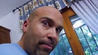 Asiatische Brünette mit großen Titten macht Analsex und tiefen Blowjob