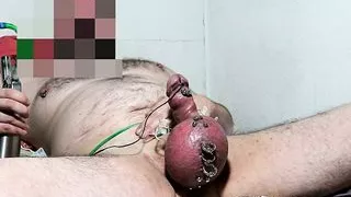 Estim Orgasmus mit aufgeblasenem Sack!