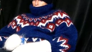 Pullover-Fetisch, Mohair-Rollkragenpullover und Selbstbefriedigung mit viel Sperma am Ende - Chase Pike