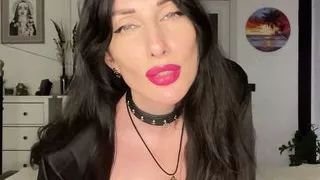 Hot MILF seduces in beautiful underwear and cums with a squirt