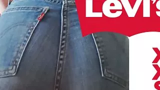Twerking in super tight XXS Levi's shorts