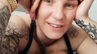 Vends-ta-culotte - Humiliation for submissive man by French tattooed dominatrix