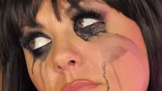 Kunstvolle Badewannen-Solosession mit Jezebelle Bond