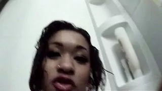 Pornstar Skin Diamond plays with her anal toy in the shower