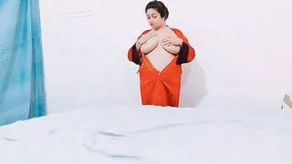 Blond BBW Fingers Herself