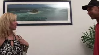 Stud wants blond milf!