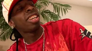 Naomi Banxxx fucks a black cock with her mouth