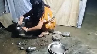 Indian localsex31 Bhabhi Bartan Saaf Kar rhi thi dever ne ghodi bnaya