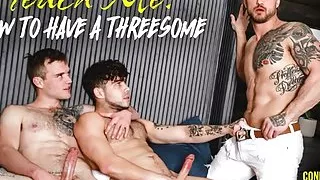 Dreier-Jungfrau wird von einem muskelbepackten Pärchen vorgeführt