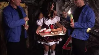 Sexy Romana Ryder loves to taste cum in threesome