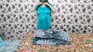 Indian Sexy Big Boobs Aunty Masturbating
