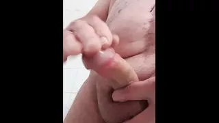 Quickie Cumshot im Badezimmer