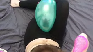 Play and pop my green balloon