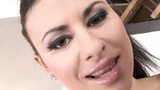 Billie Star gets penetrated in a gang bang