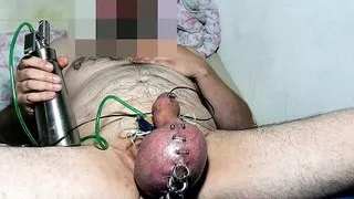 Ich blase meinen Sack auf und komme zum Orgasmus