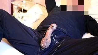 Estim Orgasmus im Schlafanzug