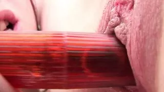 Lesbenpaar schluerft Pussysaft