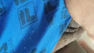 Schau hier, wie mein großer schwarzer Schwanz in dieser Position aussieht