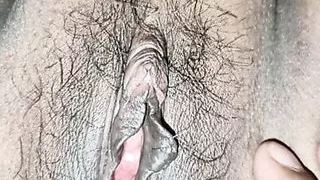 Desi mom shows her black pussy