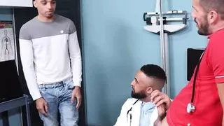 Die Ärzte Damian Taylor und Marco Lorenzo ficken mit Amone Bane