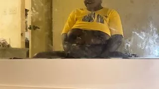 Hot ebony babe masturbates til legs shake