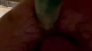 Chatte defoncer grosse bouteille gel douche