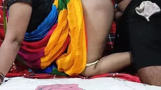 Desi maid ne apane sahab se Paisa leke chut chudwai