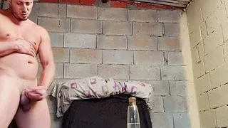 Masturbandome aceitandome bien la polla y penetrandome el culo