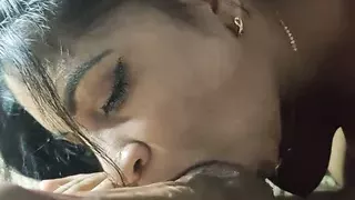 Rico y jugoso sexo oral termina en creampie en su boca ella juega con mi semen