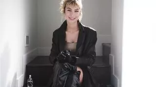 Ich bin deine Domherrin und du wirst gehorchen und tun, was ich sage!