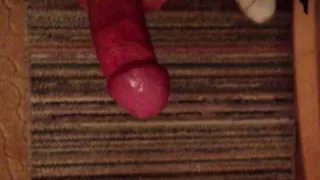 Fat Daddy wichst auf den Teppich