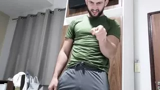 Fan Interaction - Alphamännchen Pornostar liebt es, Sklaven zu trainieren