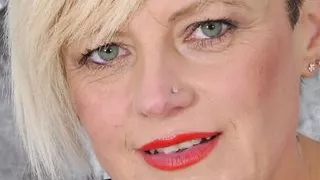 Mature mom feeding her hungry cunt under Xmas tree