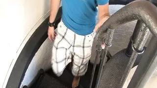 College-Student träumt von Schwulen mit großen Schwänzen, die er geil lutschen darf