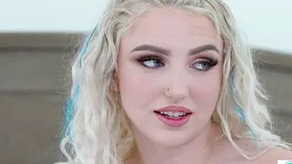 Stepsis Says, Doesn't sucking on this popsicle make you think about sucking dick?!