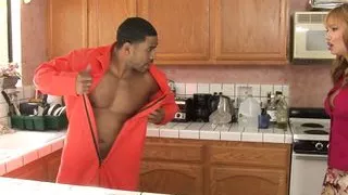 Haeftling fickt als erstes nach Ausbruch notgeile Milf